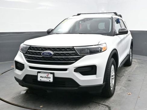 Used 2023 Ford Explorer XLT image 2