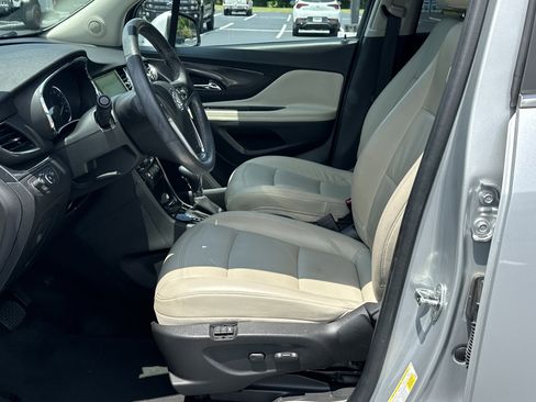 Used 2018 Buick Encore Essence w/ Experience Buick Package FWD image 9