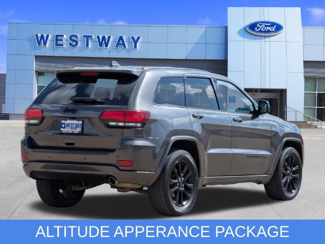 Used 2021 Jeep Grand Cherokee Laredo X RWD image 3