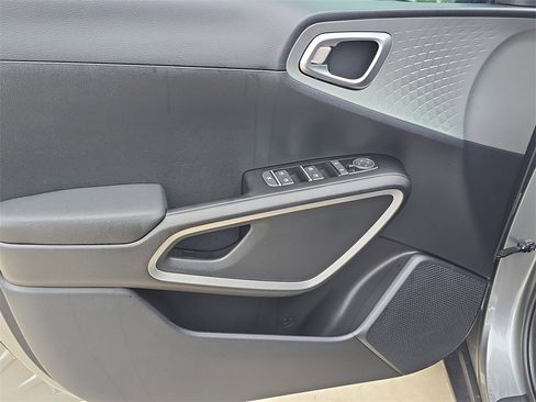 New 2025 Kia Soul LX image 19