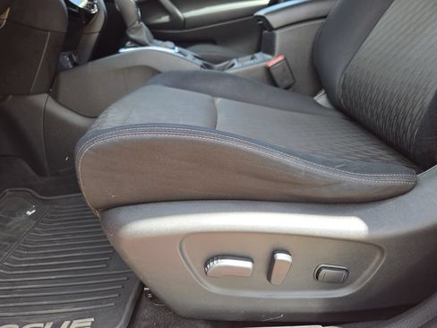 Used 2017 Nissan Rogue SV FWD image 19