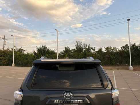 Used 2016 Toyota 4Runner SR5 RWD image 4