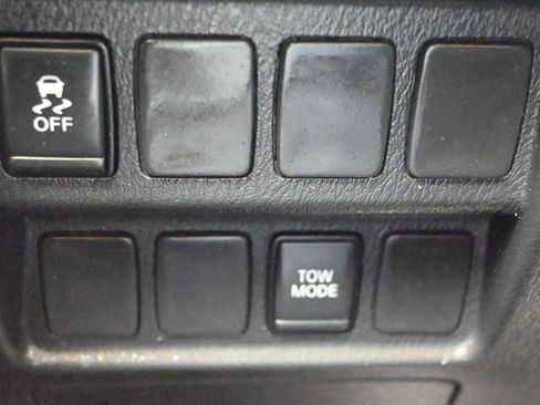 Used 2020 Nissan Pathfinder S image 28