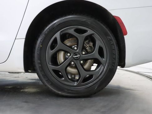 Used 2023 Chrysler Pacifica Touring-L w/ S Appearance Package FWD image 36