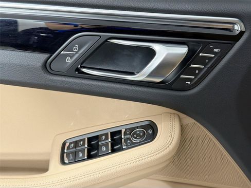 Certified 2026 Porsche Macan AWD/4WD image 31