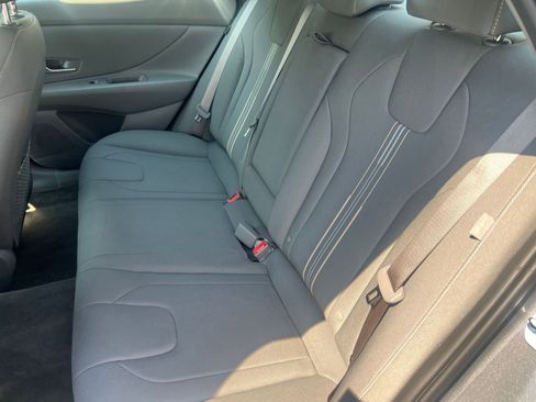 Used 2025 Hyundai Elantra SEL image 22