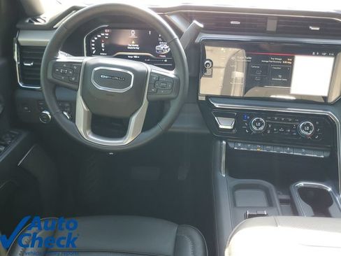 Used 2025 GMC Sierra 2500 Denali w/ Denali Reserve Package AWD/4WD image 17