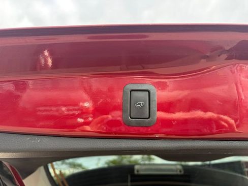 Used 2019 Toyota Highlander SE w/ Nightshade Edition image 22