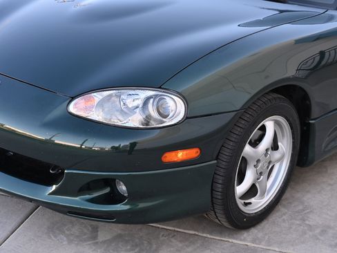 Used 2002 MAZDA MX-5 Miata RWD image 33