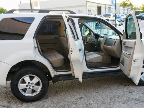 Used 2011 Ford Escape XLT image 17