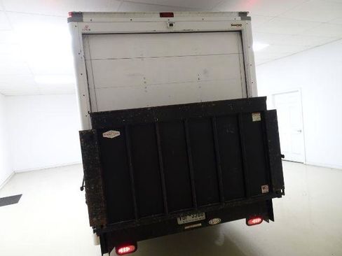 Used 2017 Chevrolet Express 3500 RWD image 5