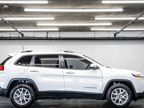 Used 2018 Jeep Cherokee Latitude Plus image 6