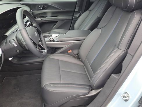 Certified 2025 Cadillac Lyriq Sport image 9