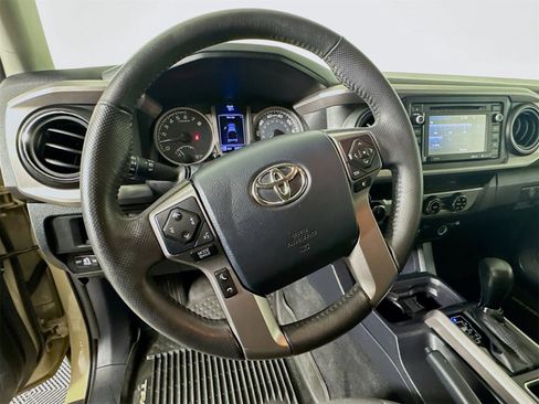 Used 2017 Toyota Tacoma SR5 w/ Tow Package image 8