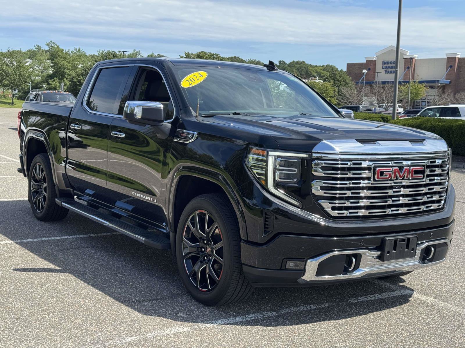Used 2024 GMC Sierra 1500 Denali w/ Technology Package AWD/4WD image 2