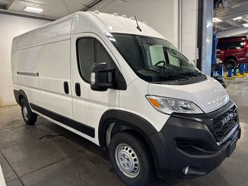 Used 2025 RAM ProMaster 2500 w/ Convenience Group FWD image 3