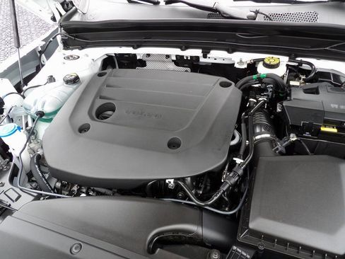 New 2025 Volvo XC40 B5 Plus w/ Protection Package Premier image 29