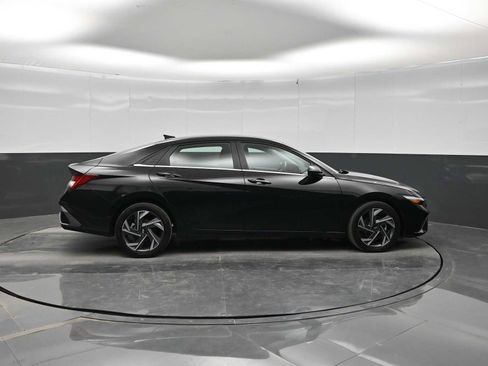 Used 2025 Hyundai Elantra SEL w/ Cargo Package FWD image 9