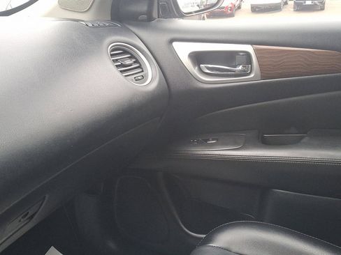 Used 2020 Nissan Pathfinder Platinum image 32