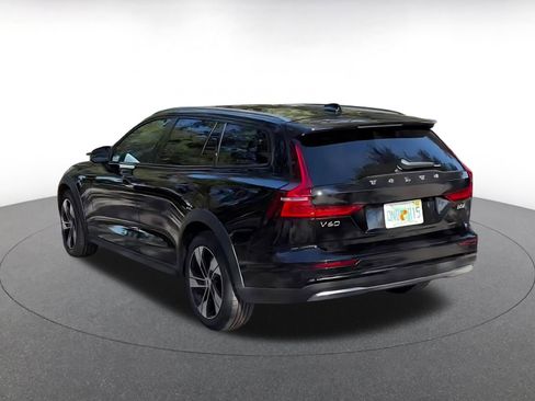 Used 2025 Volvo V60 B5 Cross Country Plus image 11