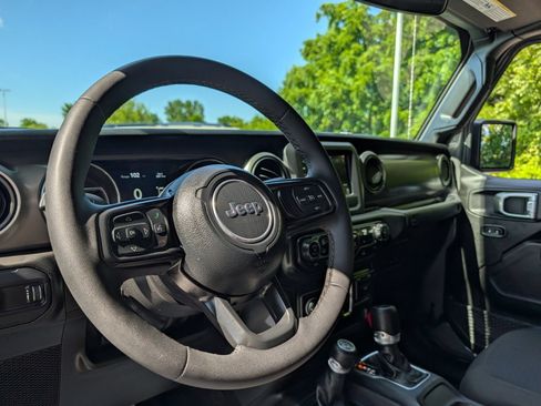 Used 2023 Jeep Gladiator Sport AWD/4WD image 31