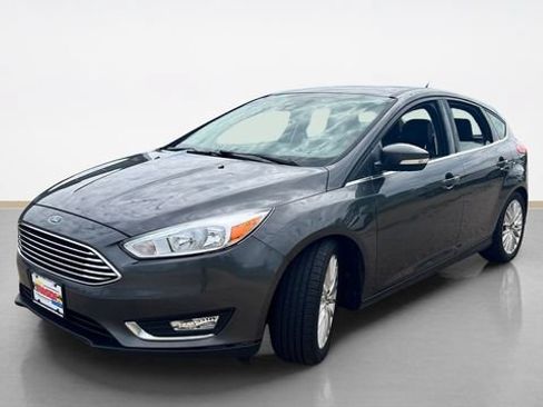 Used 2016 Ford Focus Titanium w/ Titanium Technology Package FWD image 6