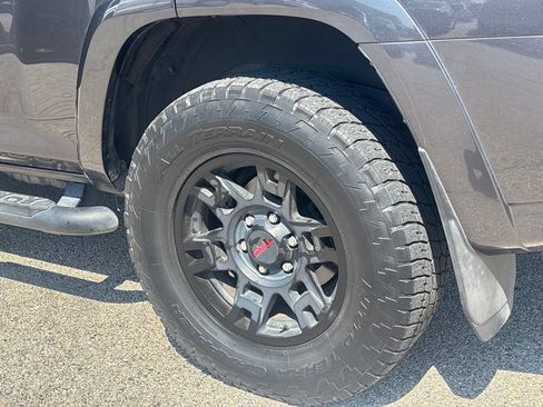 Used 2022 Toyota 4Runner SR5 Premium w/ Moonroof Package RWD image 13