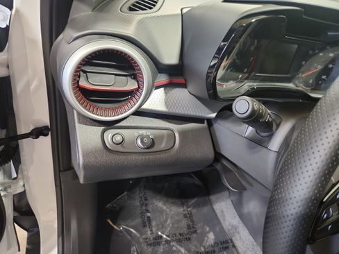 New 2025 Chevrolet Trax RS w/ Sunroof Package image 15