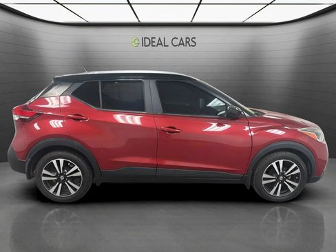 Used 2019 Nissan Kicks SV FWD image 4
