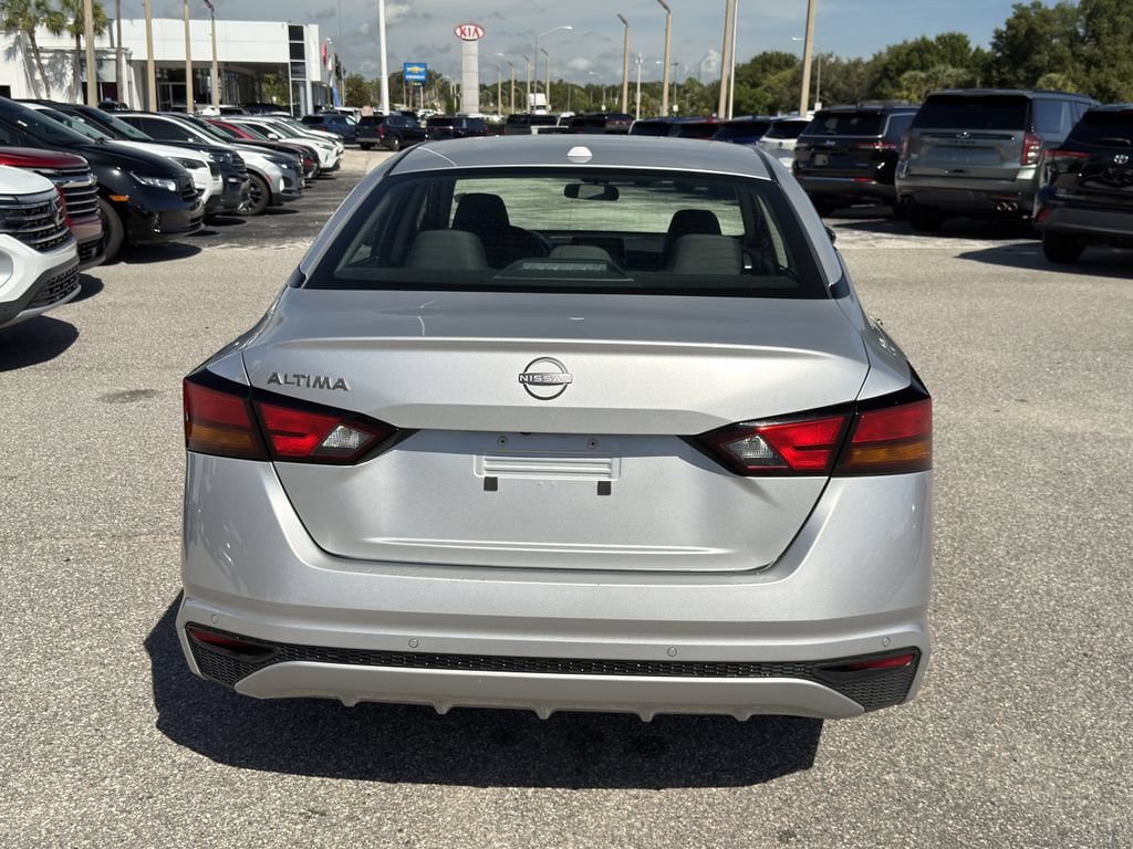 Used 2025 Nissan Altima 2.5 SV FWD image 6