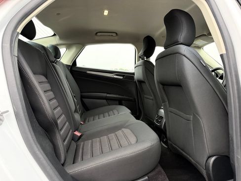 Used 2019 Ford Fusion SE FWD image 16