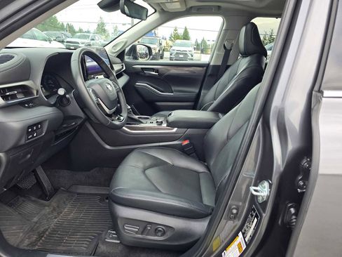 Used 2023 Toyota Highlander Limited image 24