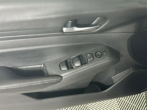 Used 2024 Nissan Altima 2.5 SV image 24