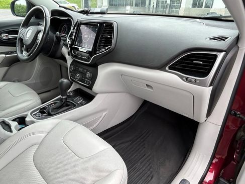 Used 2019 Jeep Cherokee Limited AWD/4WD image 34