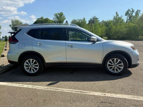 Used 2018 Nissan Rogue SV FWD image 4