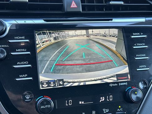 Certified 2020 Toyota Camry SE image 18