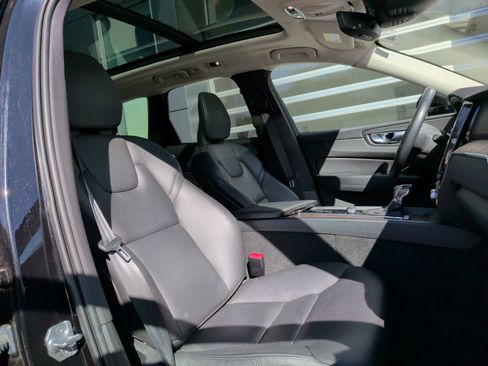 Used 2021 Volvo XC60 T5 Momentum image 34