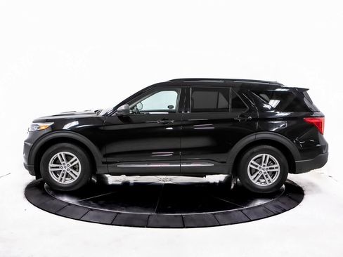 Used 2023 Ford Explorer XLT image 2
