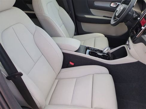 New 2026 Volvo XC40 B5 Ultra w/ Protection Package Premier image 22