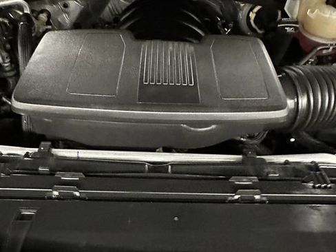 Used 2022 Chevrolet Suburban Premier w/ Premium Package AWD/4WD image 7