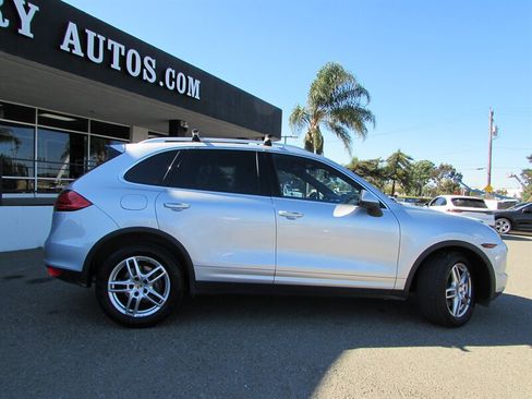 Used 2012 Porsche Cayenne AWD/4WD image 8