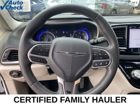 Used 2024 Chrysler Pacifica Touring-L FWD image 30