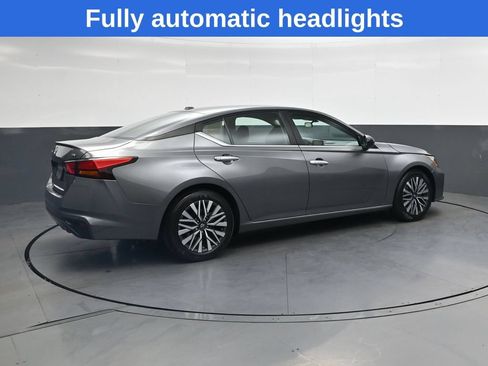 Used 2024 Nissan Altima 2.5 SV FWD image 4