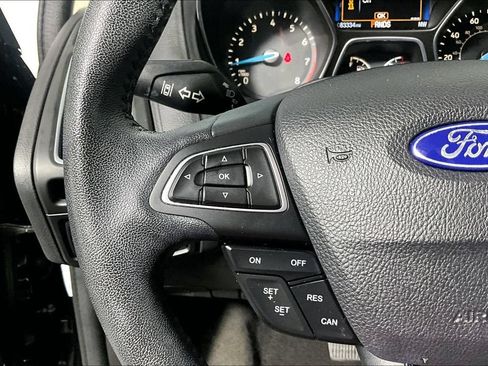Used 2018 Ford Focus Titanium w/ Titanium Technology Package FWD image 18