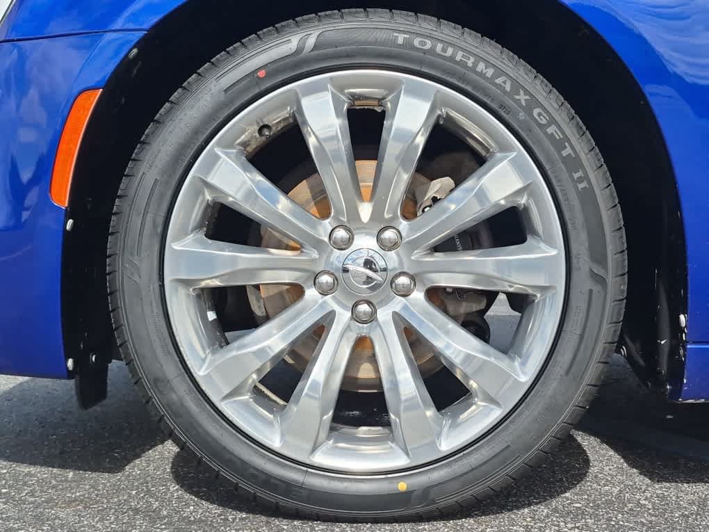 Used 2018 Chrysler 300 Touring w/ Chrome Appearance Package RWD image 6