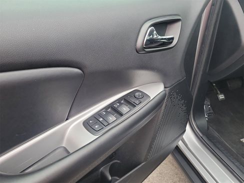 Used 2017 Dodge Journey SE w/ Flexible Seating Group image 20