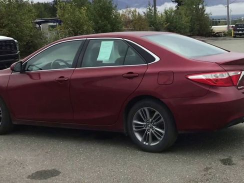Used 2017 Toyota Camry SE image 6