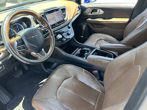 Used 2021 Chrysler Pacifica Limited w/ Premium & Safety Sphere Group FWD image 27