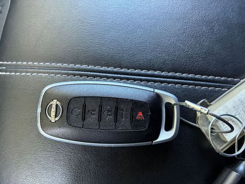 Used 2025 Nissan Pathfinder SV image 25