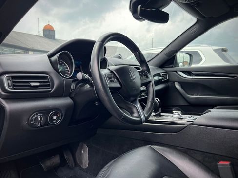 Used 2017 Maserati Levante image 2